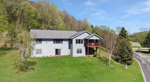 Photo of 302 Hickory Rd, Genoa, WI 54632