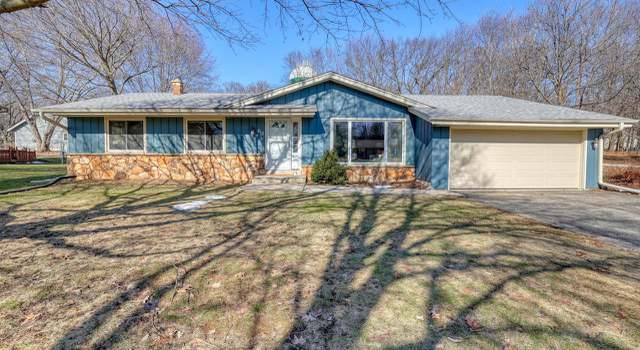 Photo of 810 E Imperial Dr, Hartland, WI 53029