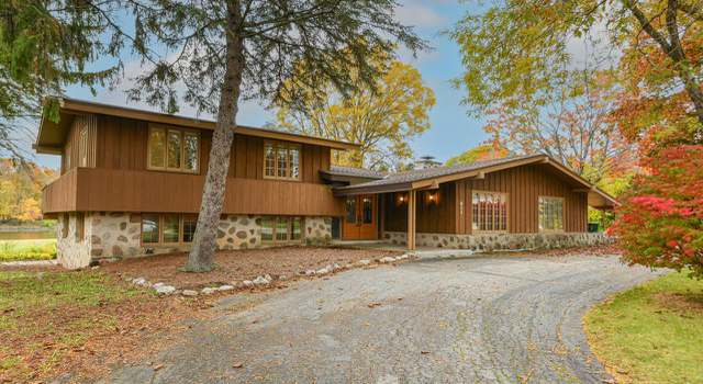 Photo of 611 Riverview Dr, Thiensville, WI 53092