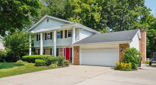 Photo of N24W22424 Meadowood Ln, Waukesha, WI 53186