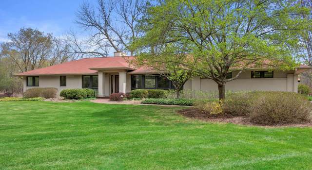 Photo of 8350 N Pelican Ln, River Hills, WI 53217