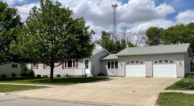 Photo of 314 Milwaukee St, New Hampton, IA 50659