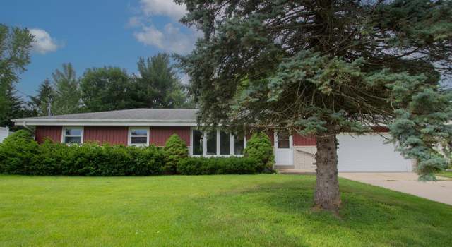 Photo of 1218 Allermann Dr, Watertown, WI 53094