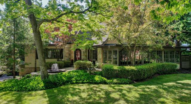 Photo of 933 Juneau Dr, Fontana-on-geneva Lake, WI 53125