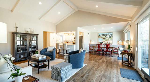 Photo of 10047 N Franklin Ct, Mequon, WI 53092