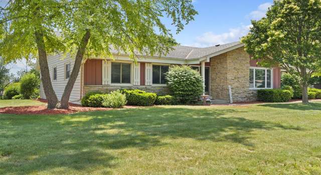 Photo of S42W27289 Oak Grove Ln, Waukesha, WI 53189