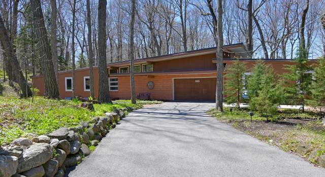 Photo of 1915 Woodsfield Dr, Richfield, WI 53076