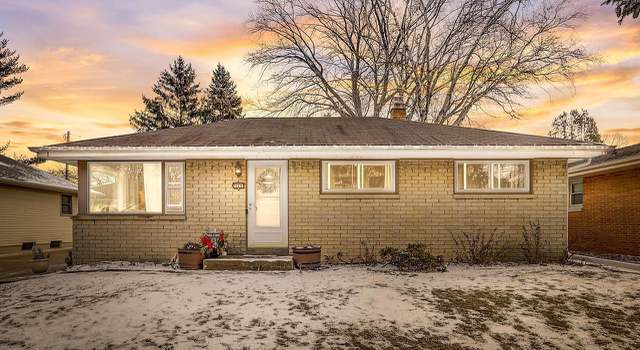 Photo of 123 Brookdale Dr, South Milwaukee, WI 53172