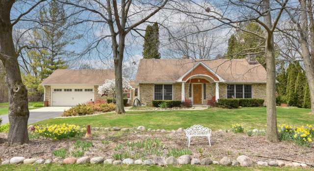 Photo of 171 Highview Dr, Cedarburg, WI 53012