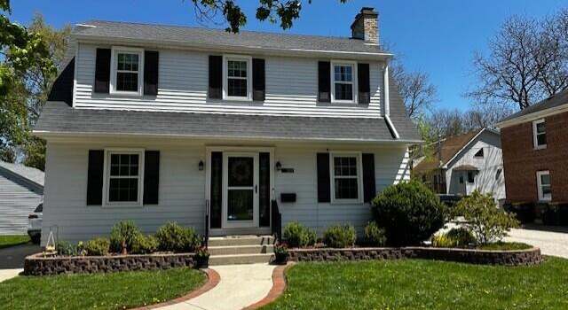 Photo of 327 S 10th Ave, West Bend, WI 53095