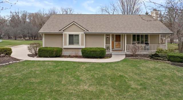 Photo of 1019 S Comanche Ln, Waukesha, WI 53188