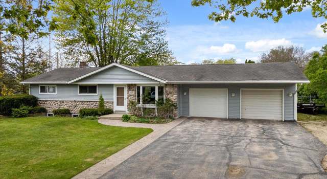 Photo of 137 Edmaro St, Fredonia, WI 53021