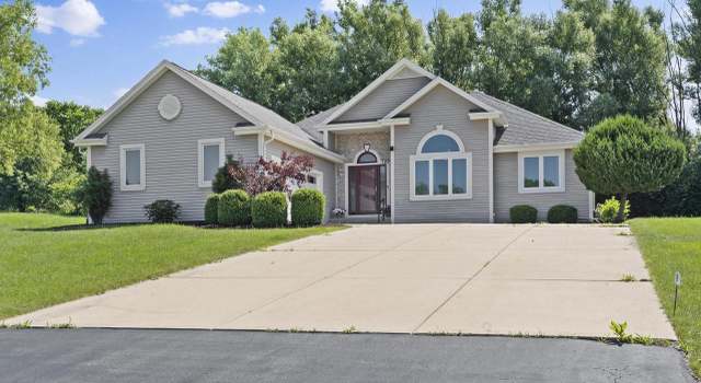 Photo of 140 Chestnut Way, North Prairie, WI 53153