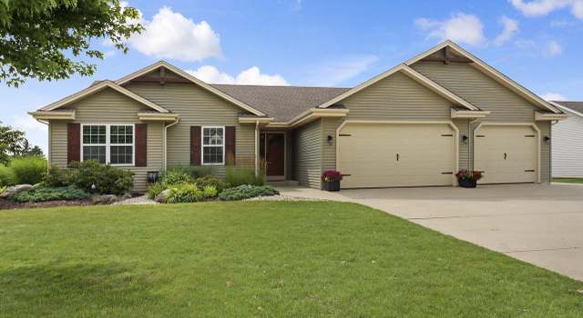 Photo of 844 Prairie View Dr, Burlington, WI 53105