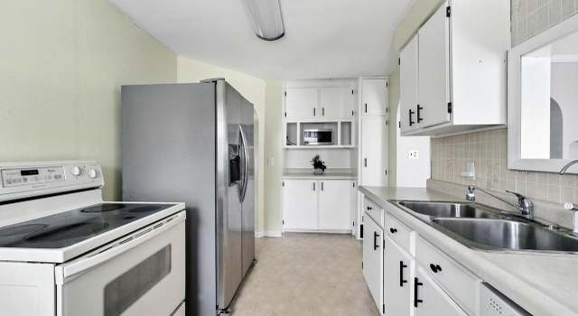Photo of 615 Roosevelt Dr, West Bend, WI 53090