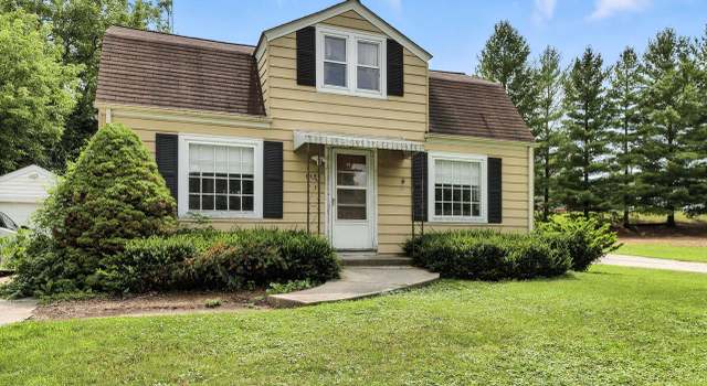 Photo of 615 Roosevelt Dr, West Bend, WI 53090