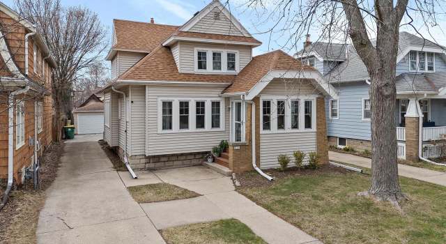 Photo of 4121 N Larkin St, Shorewood, WI 53211