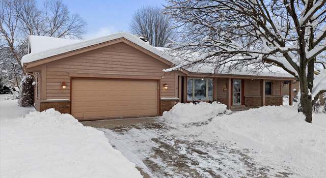 Photo of 4450 S Regal Manor Dr, New Berlin, WI 53151