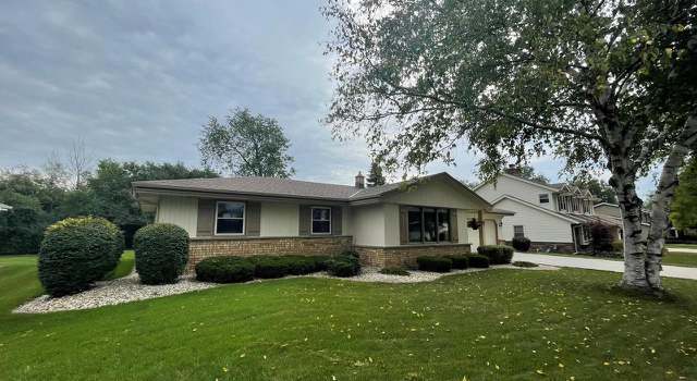 Photo of 4370 S Delphine Dr, New Berlin, WI 53151
