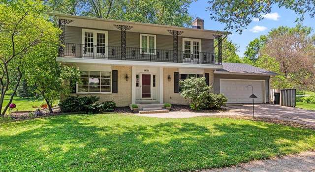 Photo of 736 Summit Dr, West Bend, WI 53095