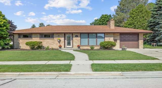 Photo of 43 Oak St, Sheboygan Falls, WI 53085