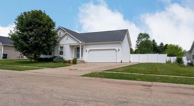 Photo of 629 S Woodpine Dr, Elkhorn, WI 53121