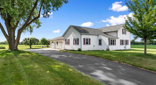 Photo of 186 S River Rd, West Bend, WI 53095