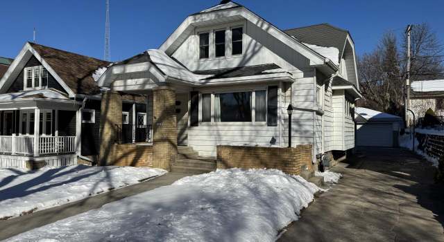 Photo of 1518 E Beverly Rd, Shorewood, WI 53211