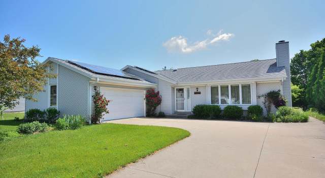 Photo of 8220 S Wildwood Dr, Oak Creek, WI 53154