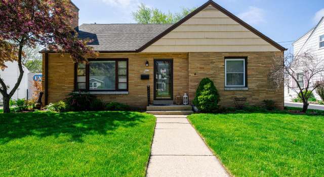 Photo of 9611 W Lorraine Pl, Milwaukee, WI 53222