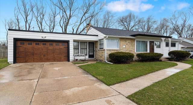 Photo of 7823 N Boyd Way, Fox Point, WI 53217