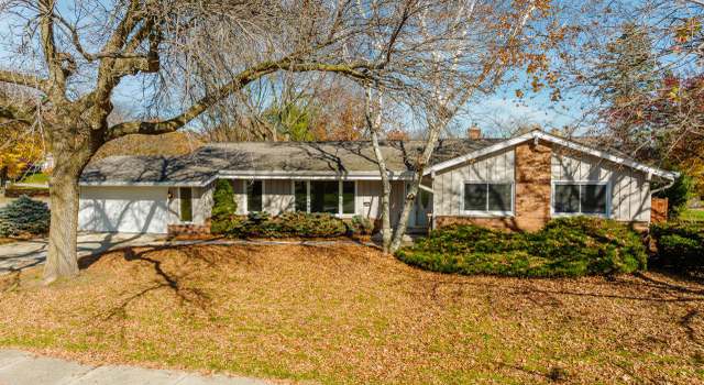 Photo of 2810 Apple Tree Ct, Waukesha, WI 53188