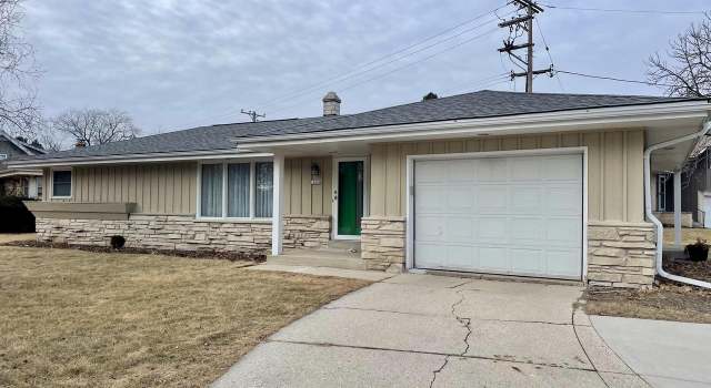 Photo of 10204 W Burleigh St, Wauwatosa, WI 53222