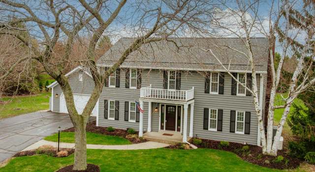 Photo of 11 Cherrywood Ct, Wind Point, WI 53402