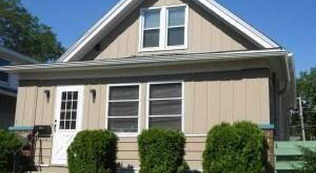 Photo of 576 S Oak Park Ct, West Allis, WI 53214