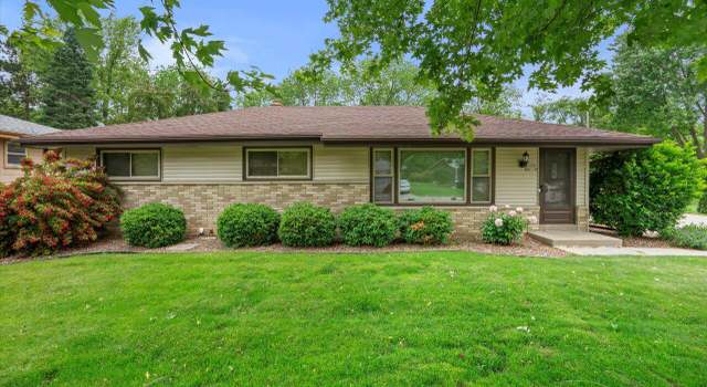 Photo of W236N6508 Hillview Dr, Sussex, WI 53089