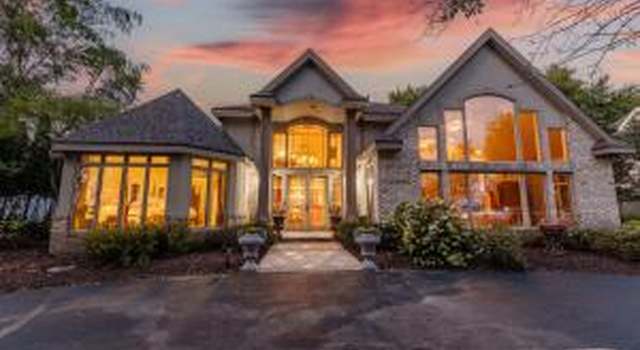 Photo of 302 Lac La Belle Dr, Oconomowoc, WI 53066