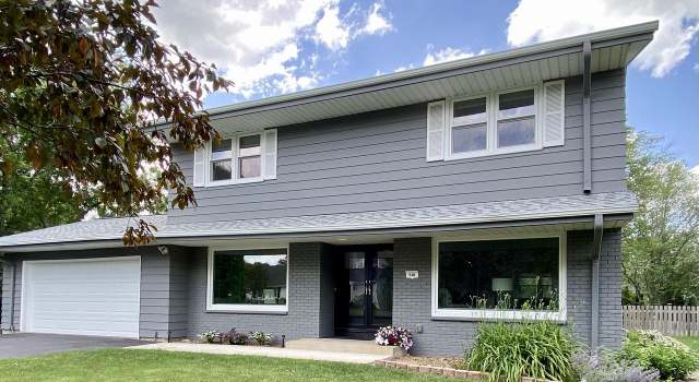 Photo of 540 W Manor Cir, Bayside, WI 53217
