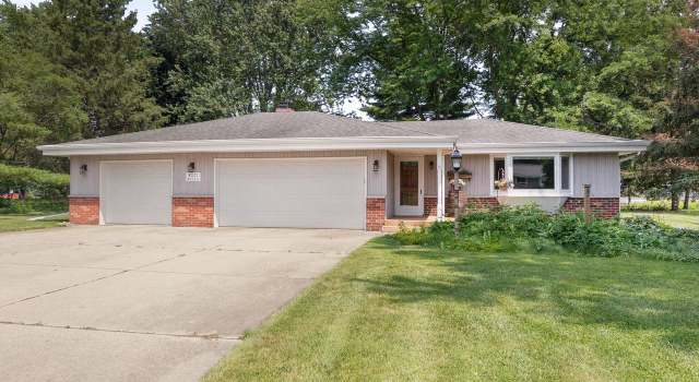 Photo of W332N5524 Linden Circle West Cir, Nashotah, WI 53058