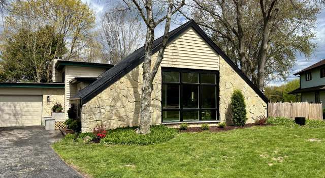 Photo of N57W35772 Surrey Ct, Oconomowoc, WI 53066