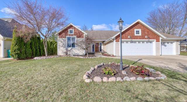 Photo of 744 Laureate Dr, Pewaukee, WI 53072