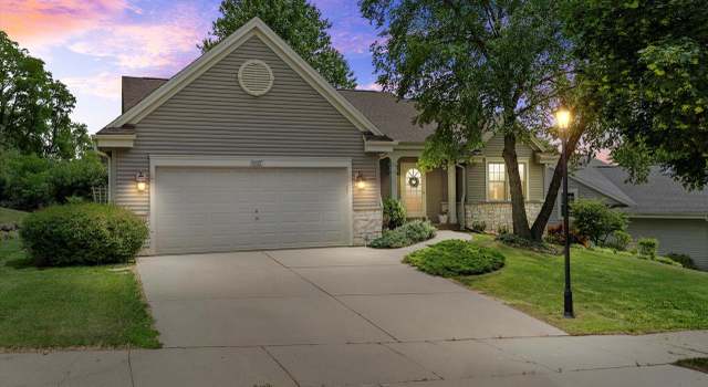 Photo of 1027 Fieldridge Ct, Waukesha, WI 53188