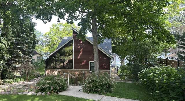 Photo of 3817 Thoma Park Dr, West Bend, WI 53095