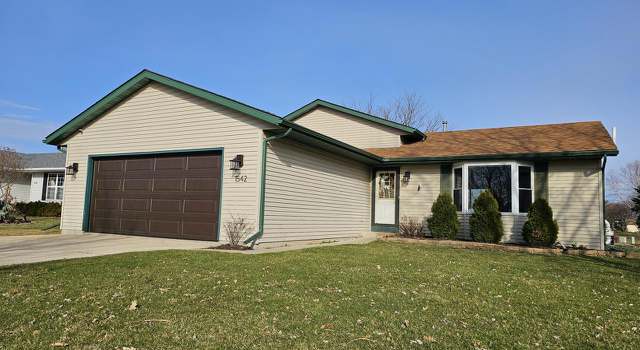 Photo of 1542 Foxtail Dr, Hartford, WI 53027