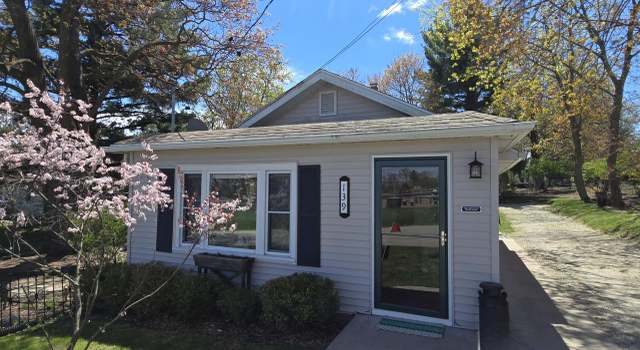 Photo of 139 Hickory St, Williams Bay, WI 53191