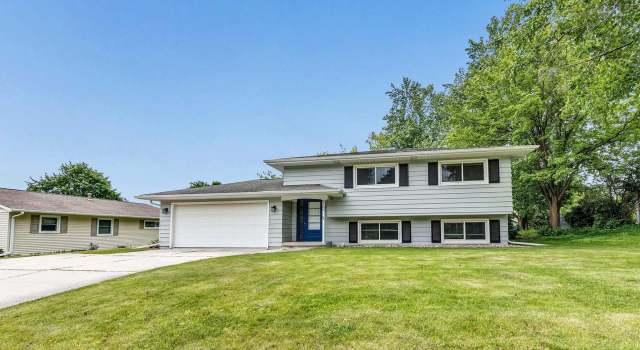 Photo of 2109 Hickory Ln, New Holstein, WI 53061