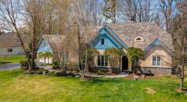 Photo of 130 Monastery Hill Dr, Oconomowoc, WI 53066