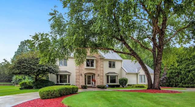 Photo of 965 Weston Hills Dr, Brookfield, WI 53045