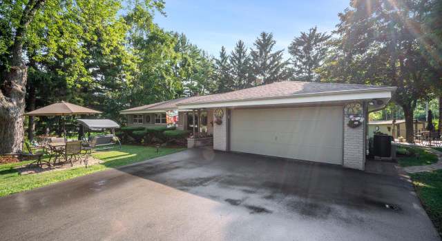Photo of 1278 Country Highlands Dr, Hubertus, WI 53033