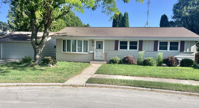 Photo of 829 Bonnie Ct, Plymouth, WI 53073
